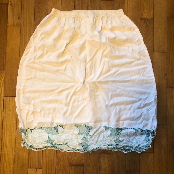 Surya Cutout White Beach Summer Skirt Size Medium - Picture 1 of 4